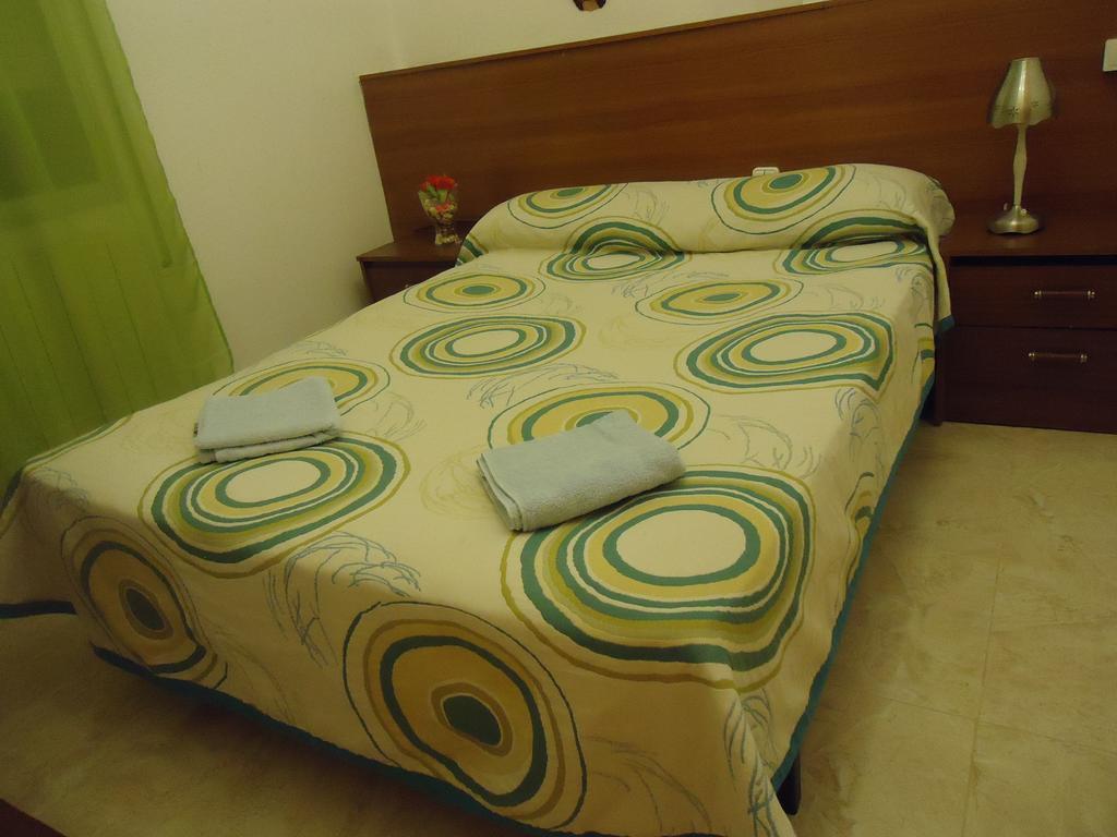 Hotel Pension Mode Lleida Luaran gambar