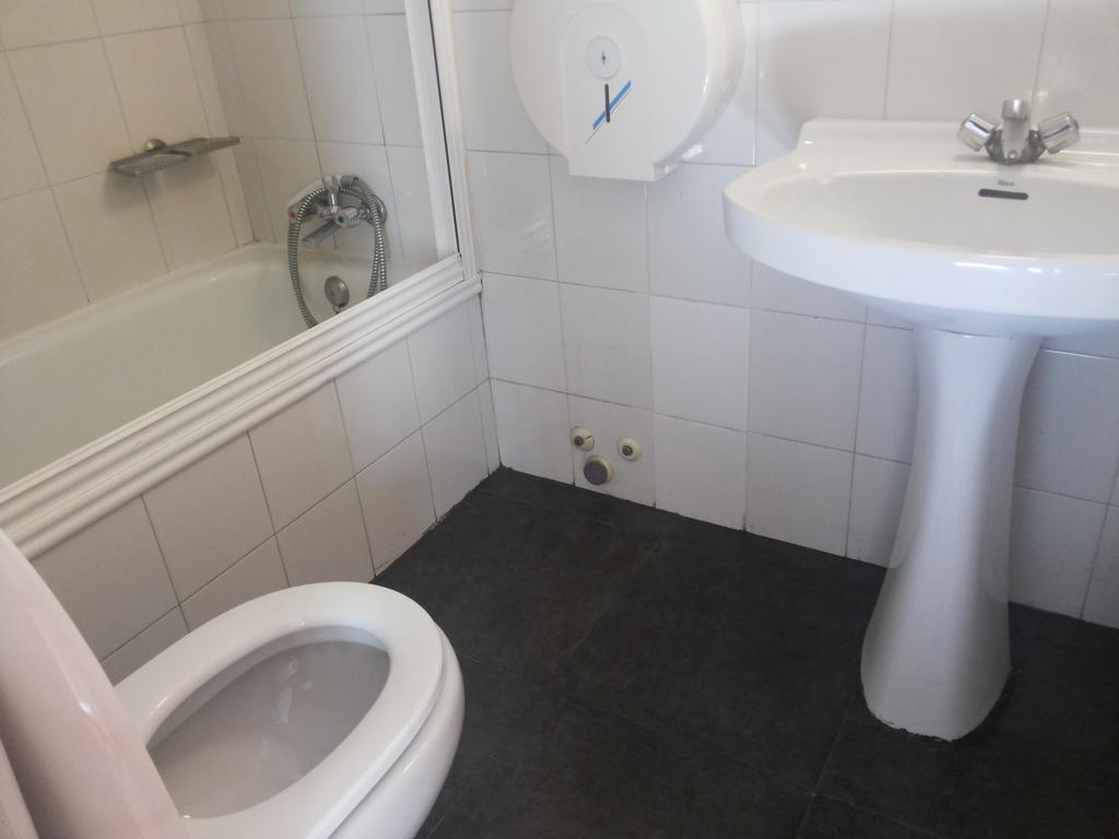 Hotel Pension Mode Lleida Luaran gambar