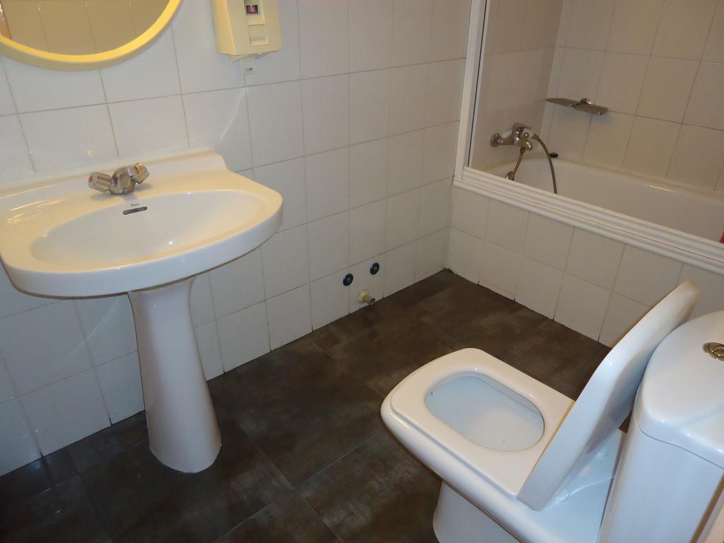 Hotel Pension Mode Lleida Luaran gambar